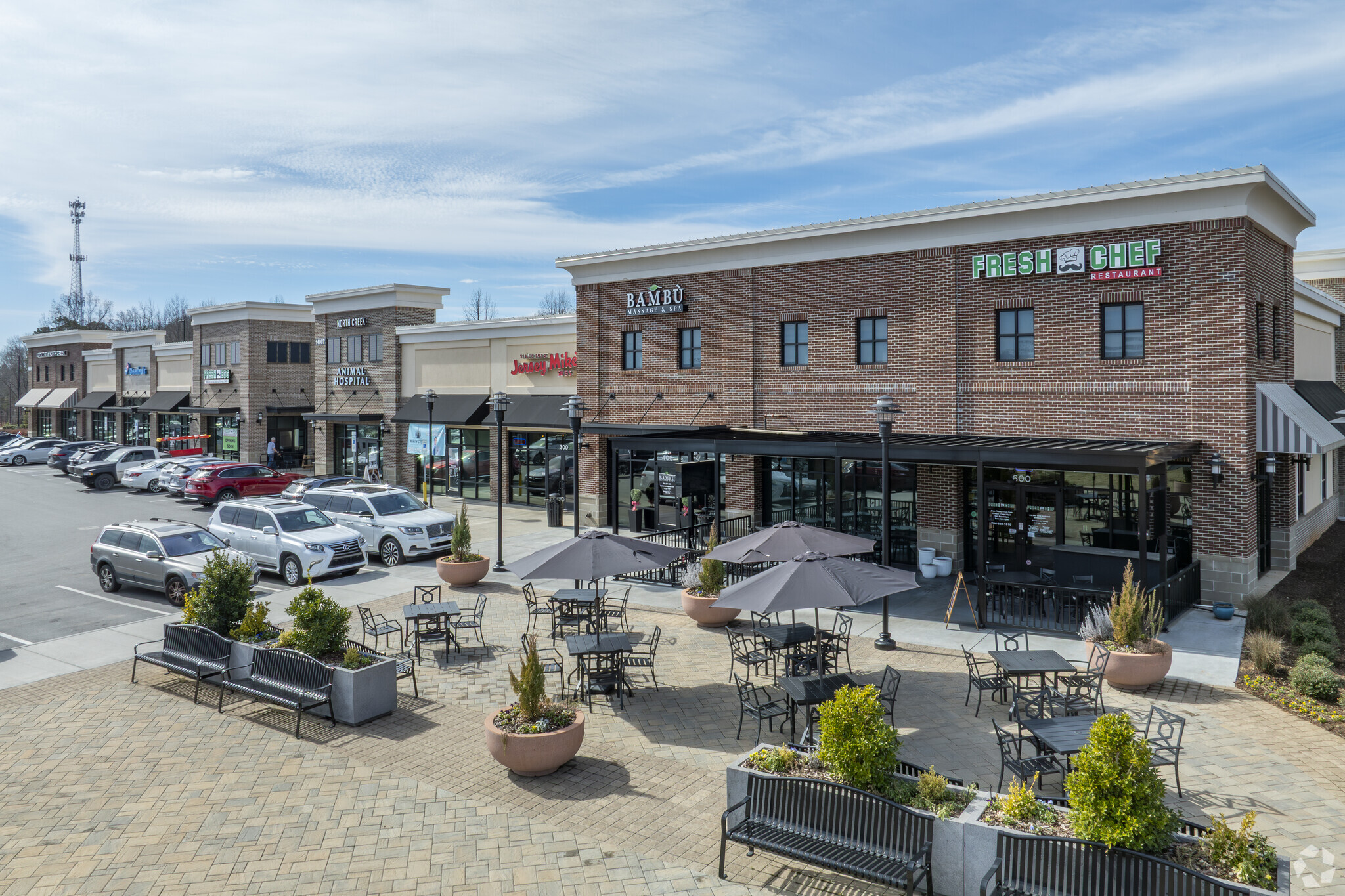 14013 N Creek Village Dr, Huntersville, NC à louer Photo de l’immeuble– Image 1 sur 23