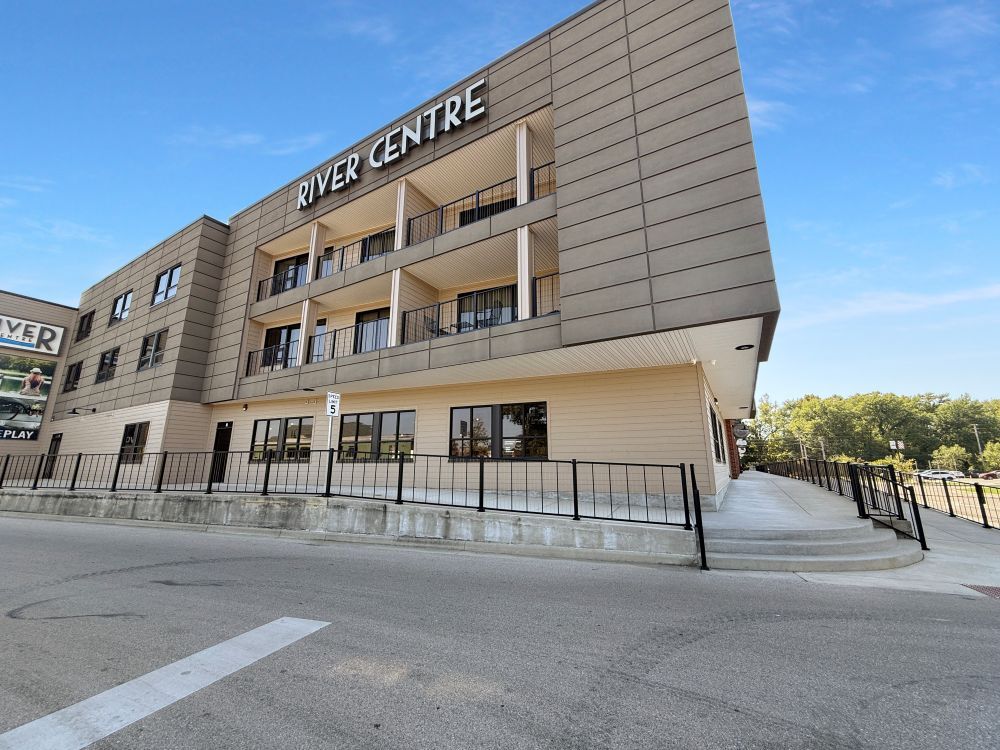 225 River Centre Landing, Jasper, IN à louer Photo de l’immeuble– Image 1 sur 13