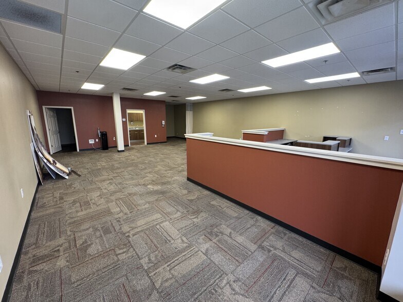 2420 Lime Kiln Ln, Louisville, KY à louer - Photo intérieure – Image 3 sur 7