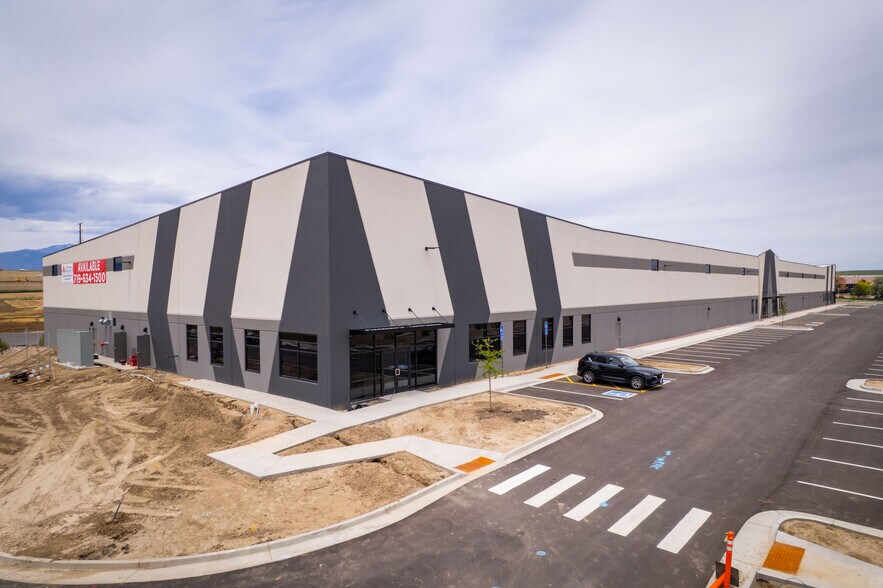 8470 Launch Pt, Colorado Springs, CO à louer - Photo de l’immeuble – Image 1 sur 34