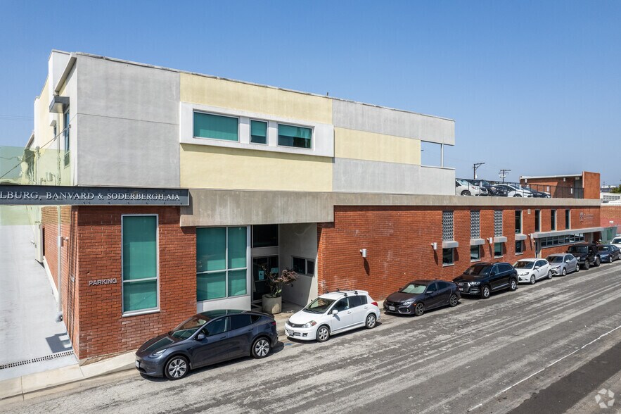 1738 Berkeley St, Santa Monica, CA à louer - Photo de l’immeuble – Image 3 sur 31