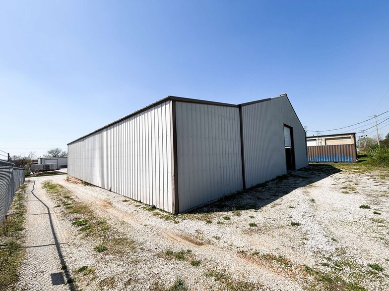 1310 N Kelly Ave, Nixa, MO à louer - Photo de l’immeuble – Image 2 sur 10