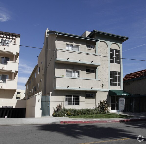 11155 Aqua Vista St, Studio City, CA à vendre - Photo principale – Image 1 sur 8