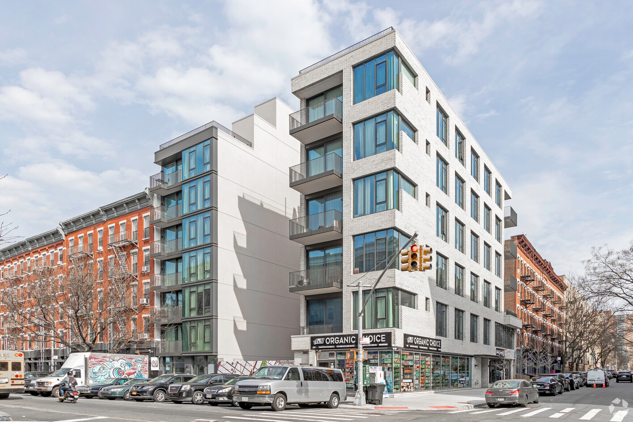 2750-2754 Frederick Douglass Blvd, New York, NY à louer Photo principale– Image 1 sur 8