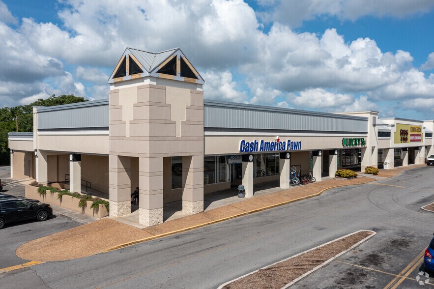 126-256 S Calderwood St, Alcoa, TN à louer - Photo de l’immeuble – Image 3 sur 15