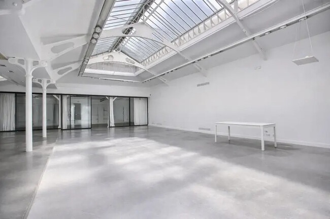 Plus de détails pour 38 Rue Du Temple, Paris - Bureau à louer