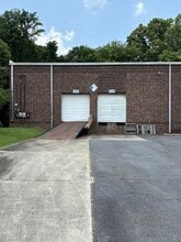 515-517 Enterprise Dr, Charlotte, NC à louer Photo de l’immeuble– Image 2 sur 4