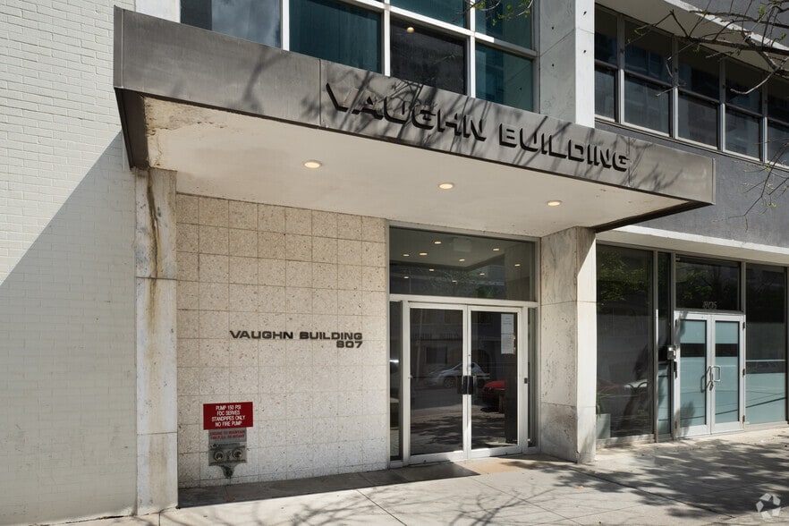807 Brazos St, Austin, TX à louer - Photo de l’immeuble – Image 2 sur 4