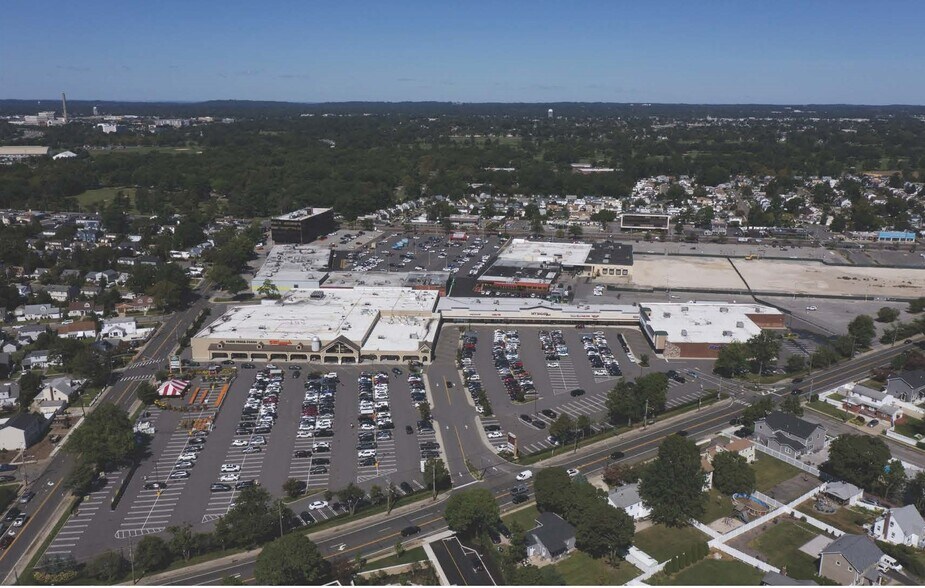 1901-1999 Front St, East Meadow, NY à louer - Photo de l’immeuble – Image 2 sur 3