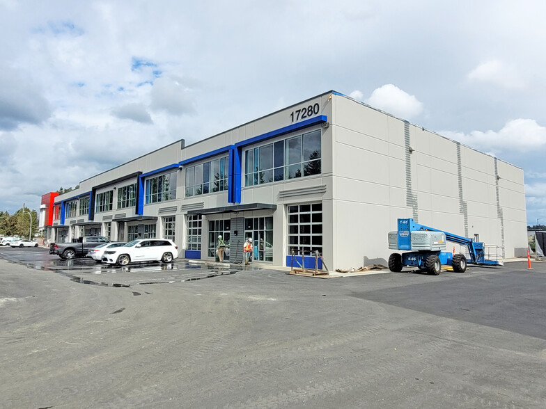 17220 56 Av, Surrey, BC à louer - Photo de l’immeuble – Image 2 sur 2