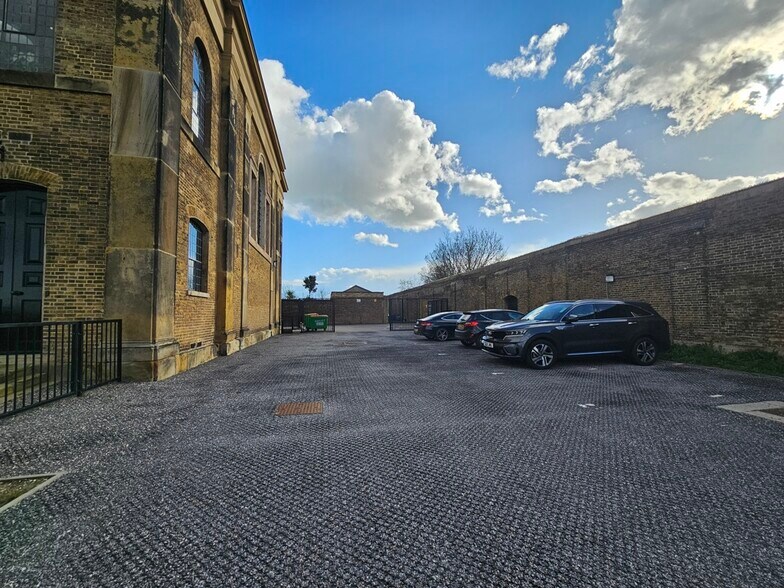 Garrison Rd, Sheerness à louer - Photo de l’immeuble – Image 3 sur 15