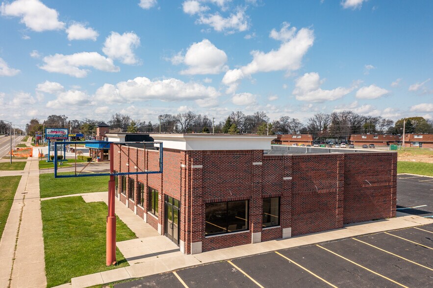 1065 N Perry St, Pontiac, MI à vendre - Photo de l’immeuble – Image 3 sur 10