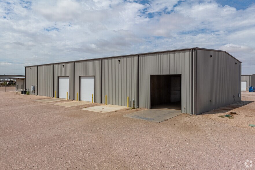 10712 W County Road 77, Midland, TX à louer - Photo de l’immeuble – Image 3 sur 23