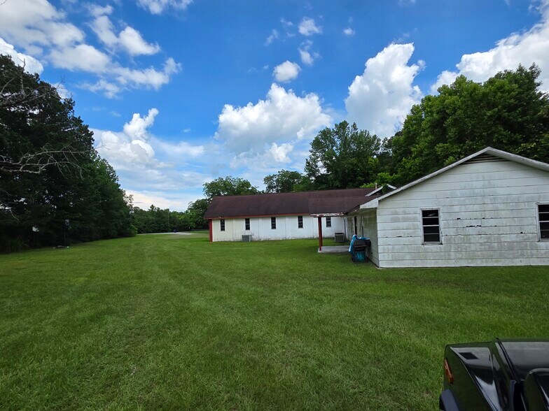 10675 Rucker Rd, Elmore, AL à vendre - Photo de l’immeuble – Image 3 sur 8