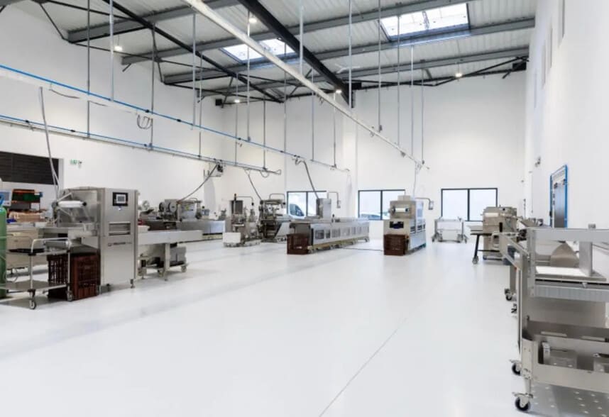 Local d'activités dans Persan à vendre - Photo de l’immeuble – Image 2 sur 6