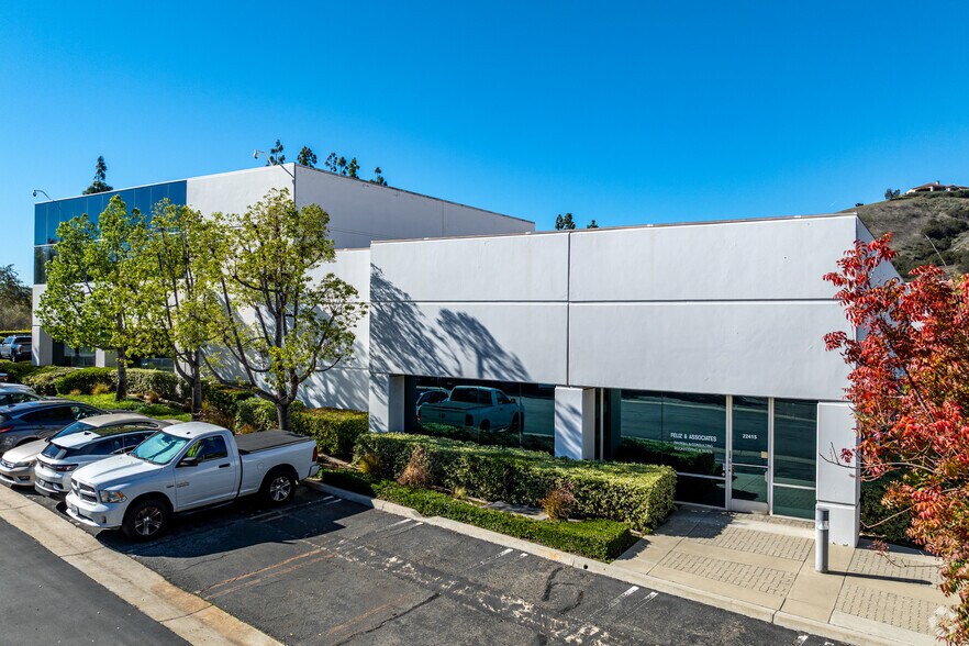 22405 La Palma Ave, Yorba Linda, CA à louer - Photo de l’immeuble – Image 3 sur 22