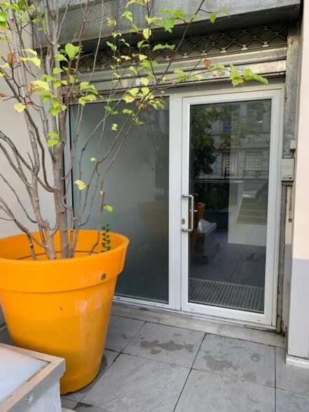 Bureau dans Paris à louer - Photo de l’immeuble – Image 2 sur 8