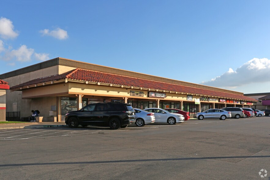 698-790 W Shaw Ave, Clovis, CA à louer - Photo principale – Image 2 sur 6