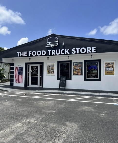 1417 NE 26th St, Wilton Manors, FL à louer - Photo de l’immeuble – Image 1 sur 15