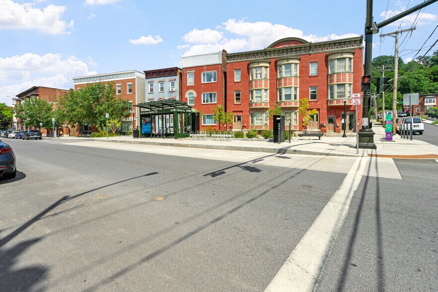 4 Hill St, Troy, NY à vendre - Photo de l’immeuble – Image 2 sur 25