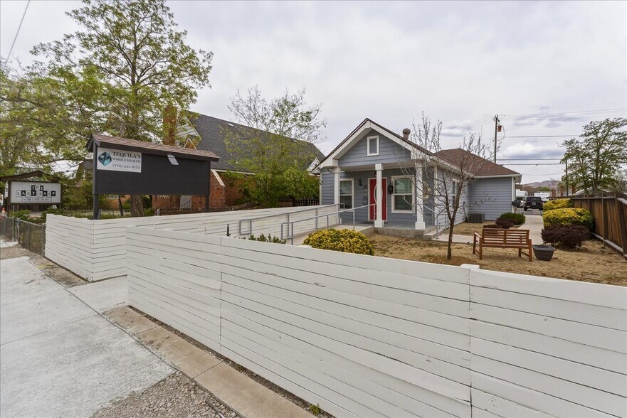 438 Pyramid Way, Sparks, NV à vendre - Photo de l’immeuble – Image 2 sur 36