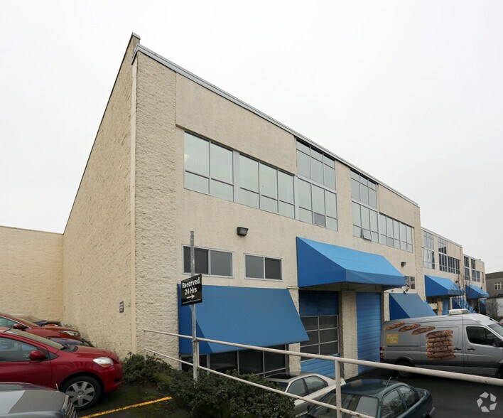 2809-2829 Quesnel St, Victoria, BC à louer - Photo de l’immeuble – Image 3 sur 6