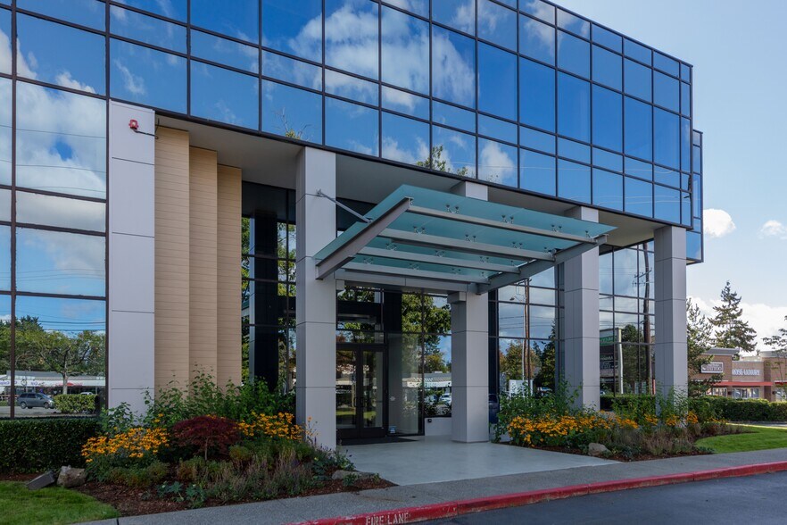 1000 SE Everett Mall Way, Everett, WA à louer - Photo de l’immeuble – Image 2 sur 17