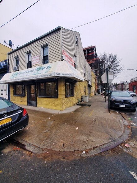 290 Barbey St, Brooklyn, NY à louer - Photo de l’immeuble – Image 1 sur 4