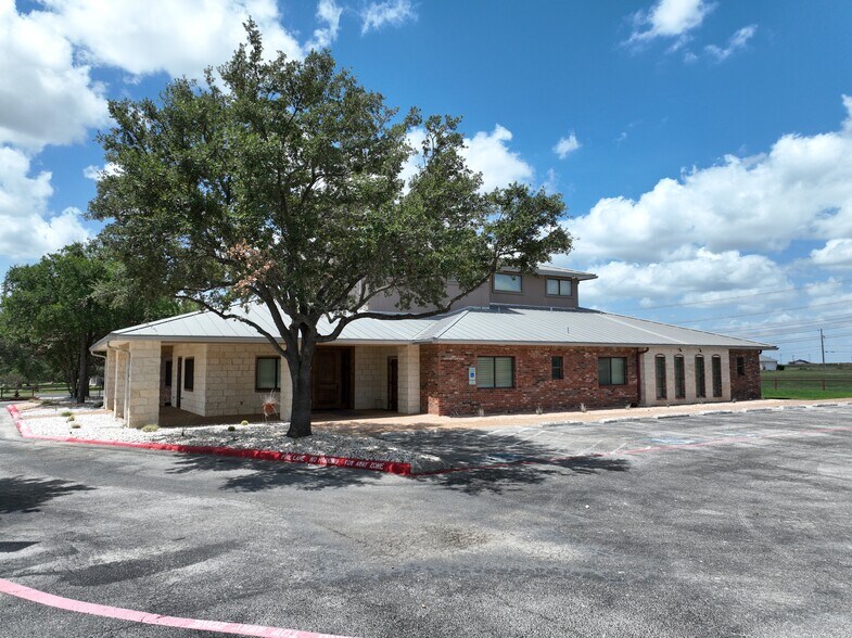 8870 E US Highway 87, San Antonio, TX à vendre - Photo de l’immeuble – Image 3 sur 12