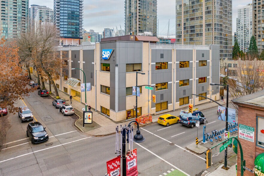 910 Mainland St, Vancouver, BC à louer - Photo de l’immeuble – Image 1 sur 12
