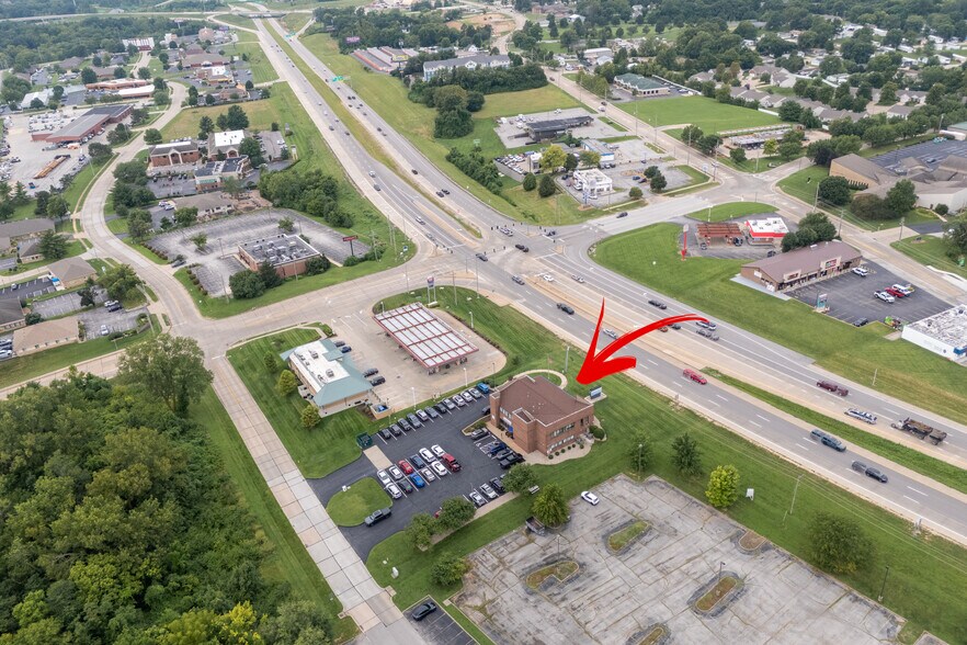 1985 Bluestone Dr, Saint Charles, MO à vendre - Photo de l’immeuble – Image 2 sur 14