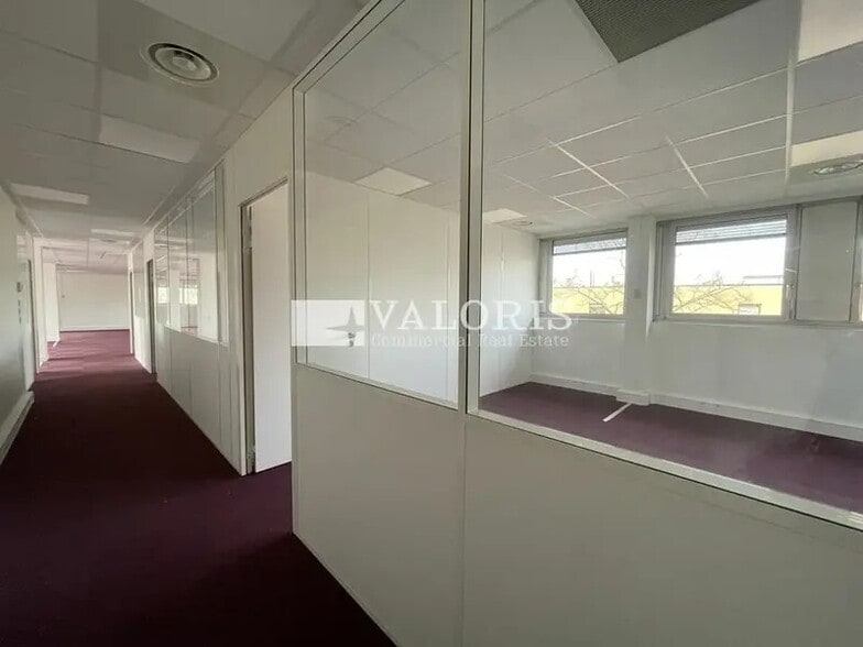 7 Rue Maryse Bastié, Bron à louer - Photo intérieure – Image 2 sur 6