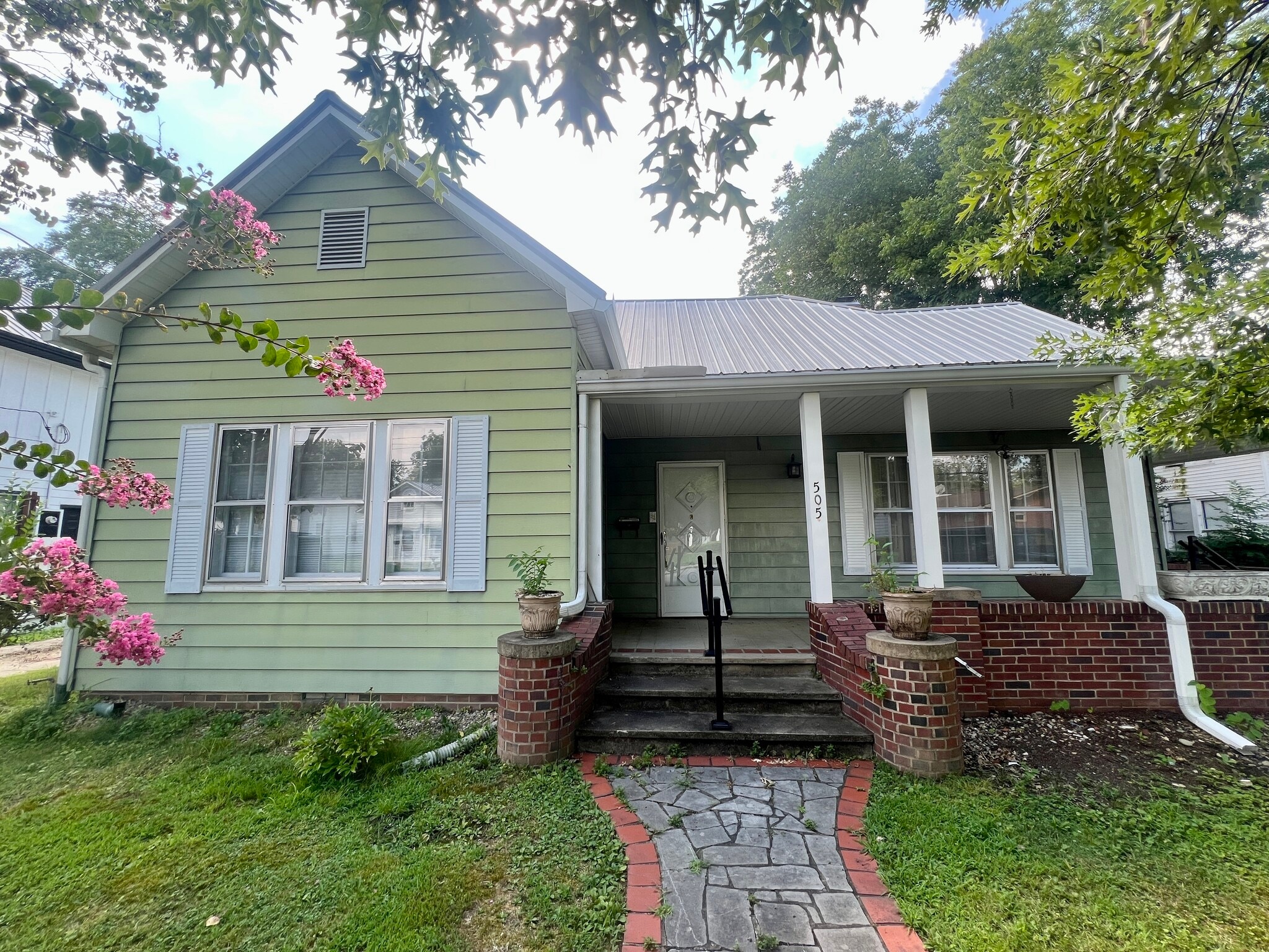 505 Grace Ave, Sevierville, TN à louer Photo de l’immeuble– Image 1 sur 42