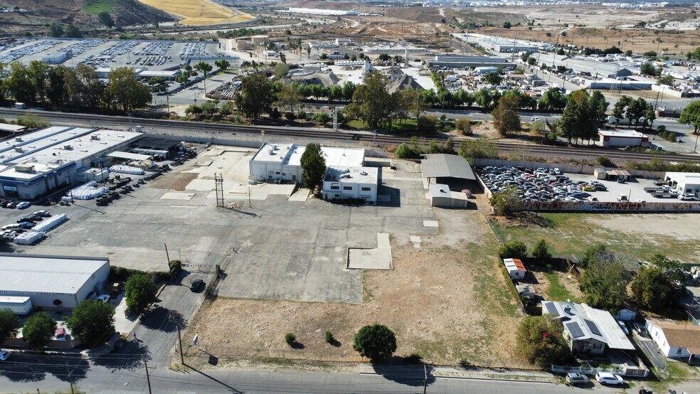 291 W Adams St, Colton, CA à vendre - Aérien – Image 3 sur 4