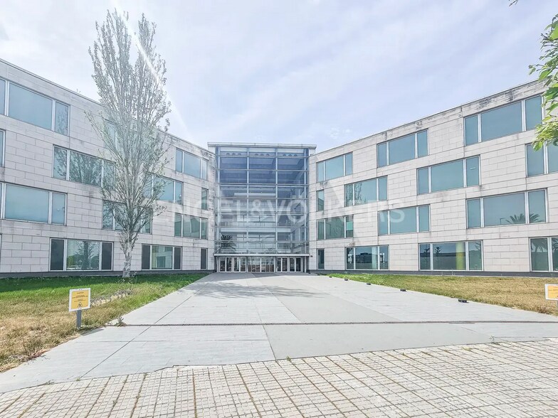 Bureau dans El Prat de Llobregat, Barcelona à louer - Photo de l’immeuble – Image 2 sur 9