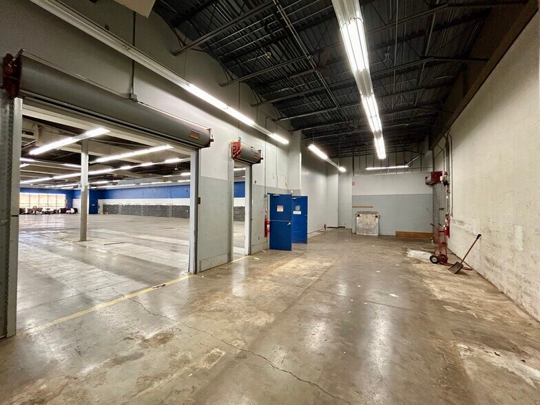 1181 N Greece Rd, Rochester, NY à louer - Photo intérieure – Image 2 sur 13