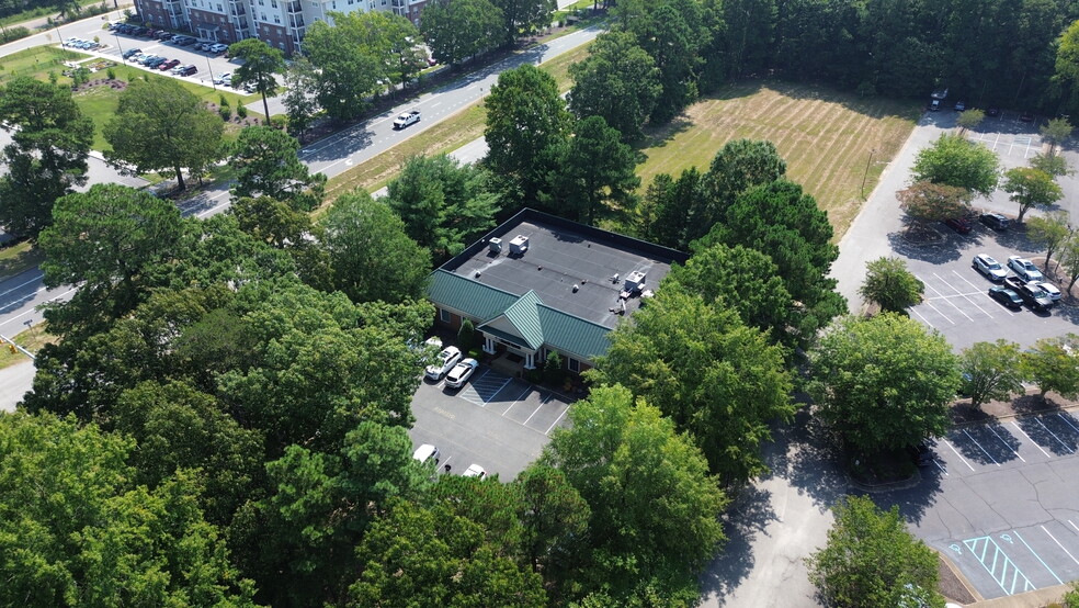 266 McLaws Cir, Williamsburg, VA à vendre - Photo de l’immeuble – Image 2 sur 26