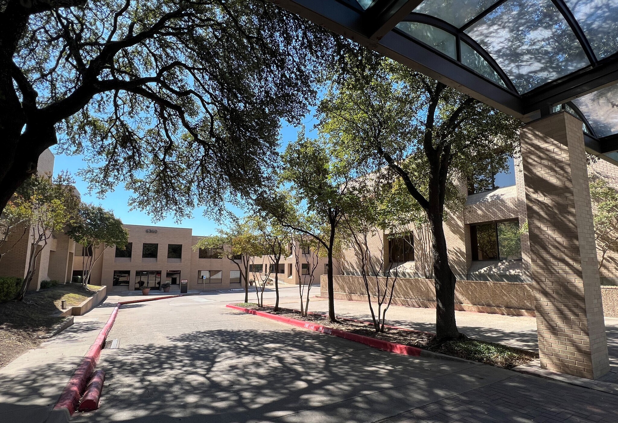 6350 LBJ Fwy, Dallas, TX à louer Photo principale– Image 1 sur 9