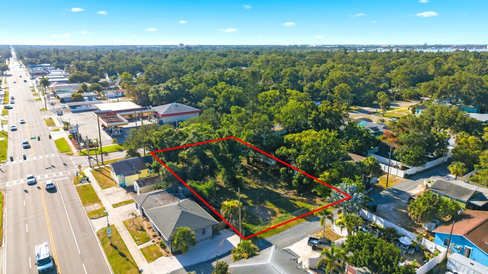 2205 52nd St S, Gulfport, FL à vendre - Photo de l’immeuble – Image 2 sur 18