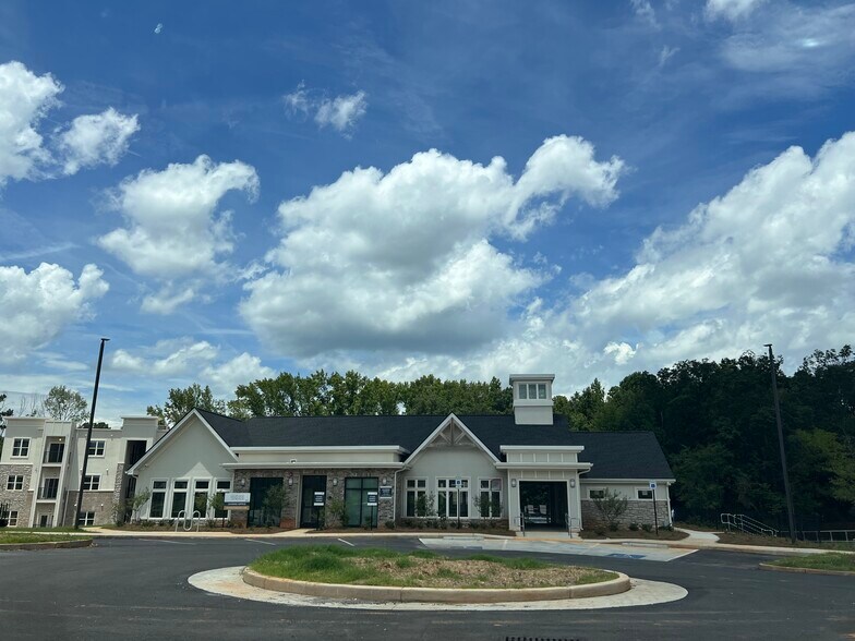 4039 W Village Pky, Ellenwood, GA à louer - Photo de l’immeuble – Image 1 sur 20