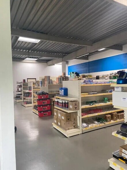 Bureau dans Fretin à louer - Photo de l’immeuble – Image 2 sur 3