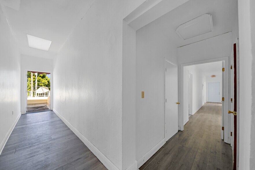 3471-3475 SW 8th St, Miami, FL à louer - Photo de l’immeuble – Image 3 sur 19