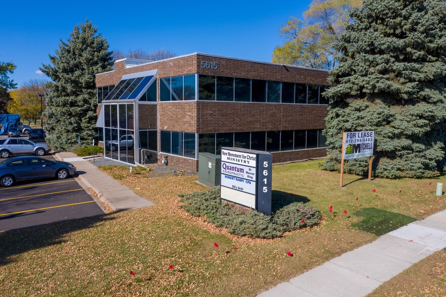 5615 Brooklyn Blvd, Brooklyn Center, MN à louer - Photo de l’immeuble – Image 1 sur 24