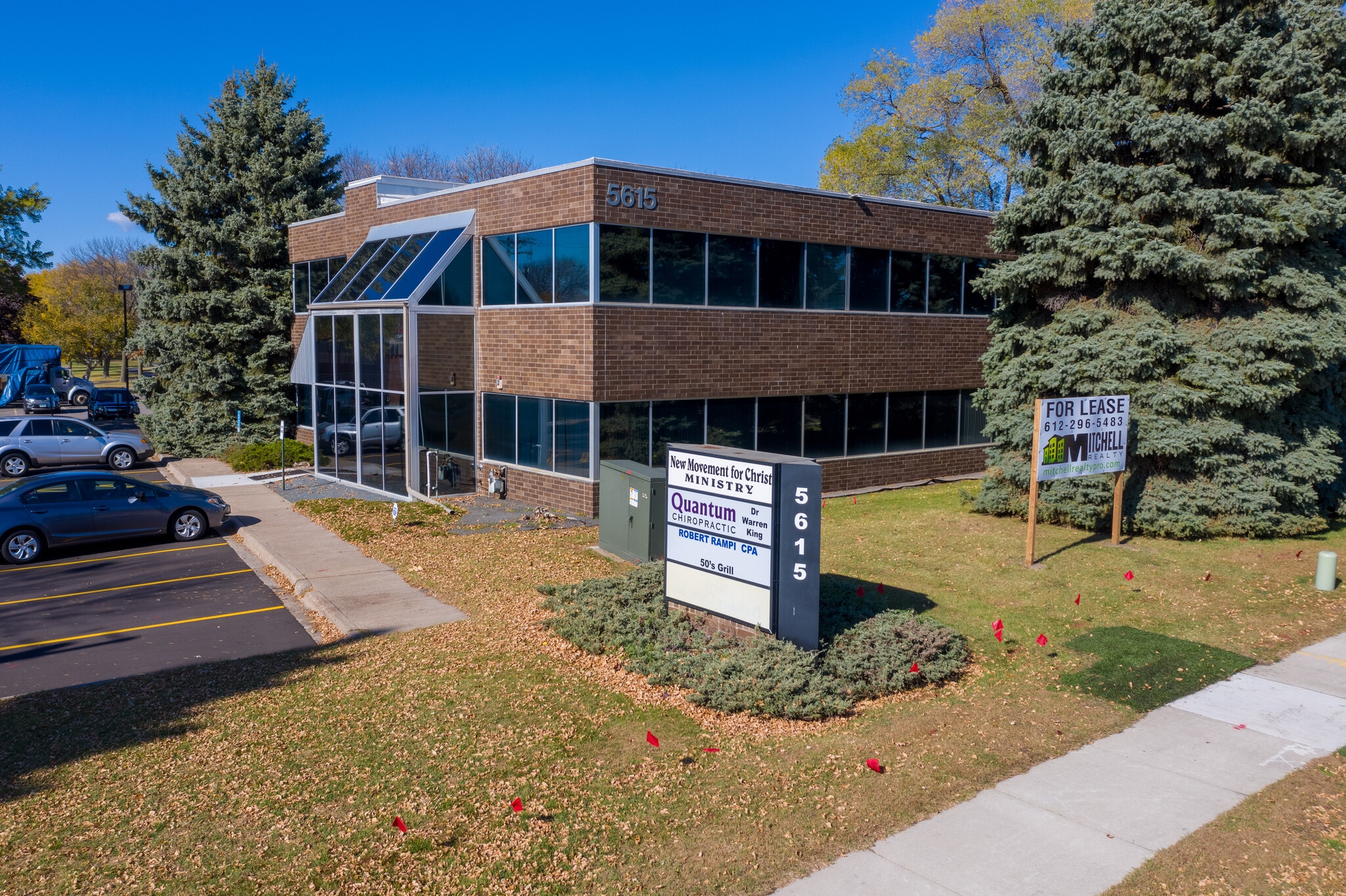 5615 Brooklyn Blvd, Brooklyn Center, MN à louer Photo de l’immeuble– Image 1 sur 25