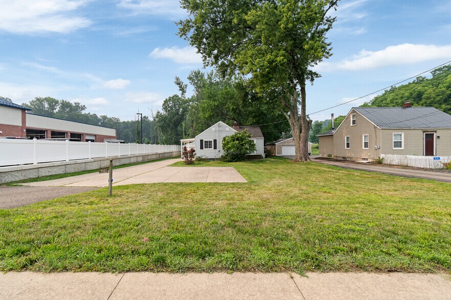 608 Applegrove St NW, North Canton, OH à vendre - Photo de l’immeuble – Image 3 sur 33