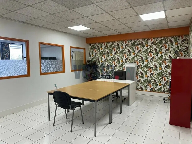 Bureau dans Champagne-au-Mont-d'Or à vendre - Photo de l’immeuble – Image 3 sur 7