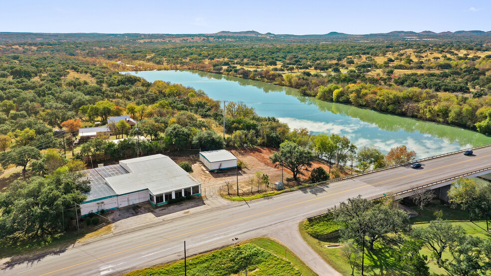 832 US HWY 281, Johnson City, TX à vendre - Photo de l’immeuble – Image 2 sur 31