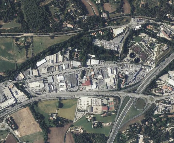 Local commercial dans Aix-en-Provence à louer - Photo de l’immeuble – Image 2 sur 5