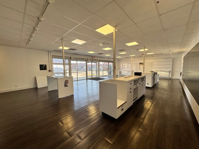 2261 Pawtucket Ave, East Providence, RI à louer - Photo intérieure – Image 2 sur 11