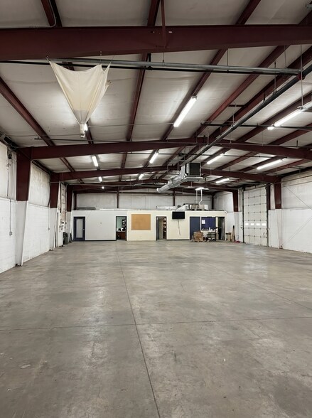 420 Roberts Ave, Louisville, KY à louer - Photo de l’immeuble – Image 2 sur 2